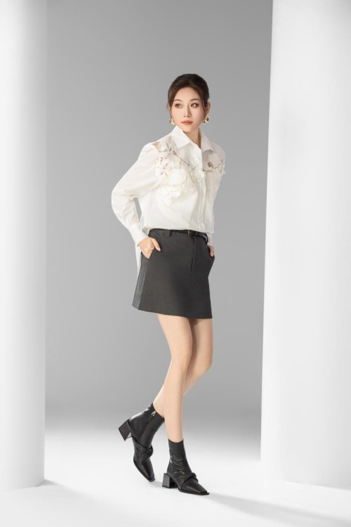 琼枝镂花白衬衣